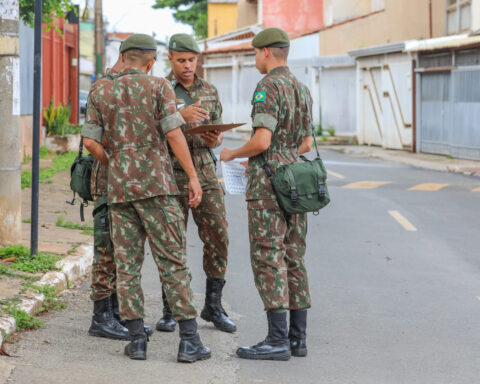 Militares na rua em Ceilândia