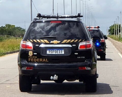 Viatura da PF em operação