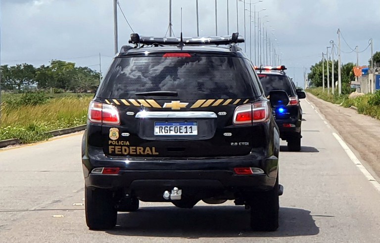 Viatura da PF em operação