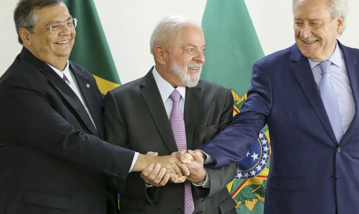 Dino, Lula e Lewandowski