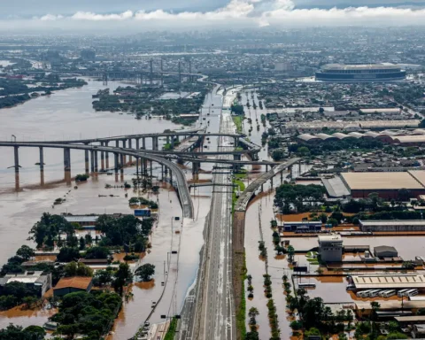 Rio Guaíba volta a subir no RS