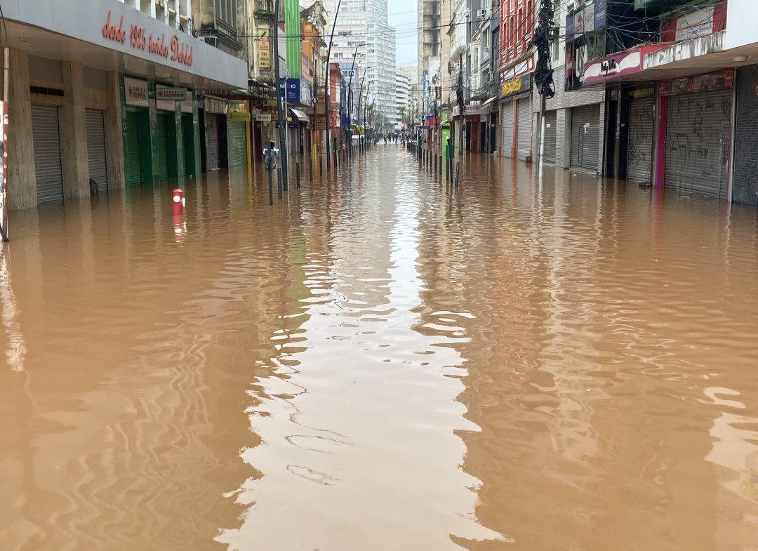 Porto Alegre inundada após chuvas