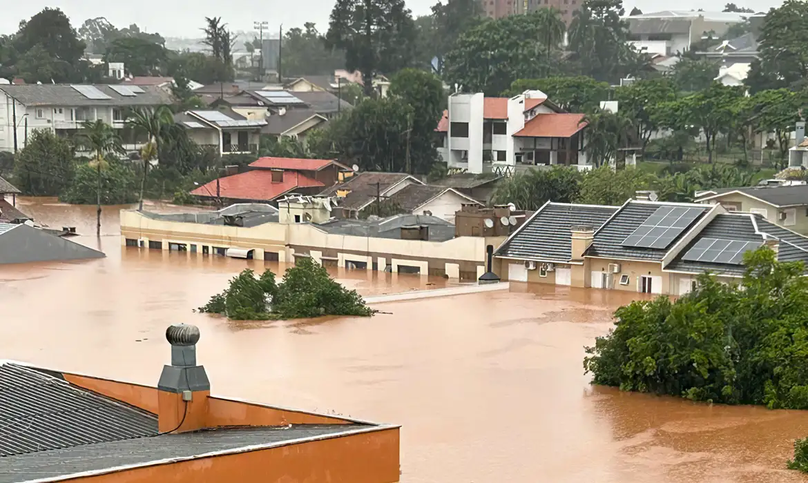 Cidades tomadas pelas águas no RS