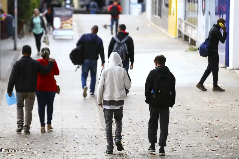 IBGE aponta crescimento na população do Brasil em 4,7%