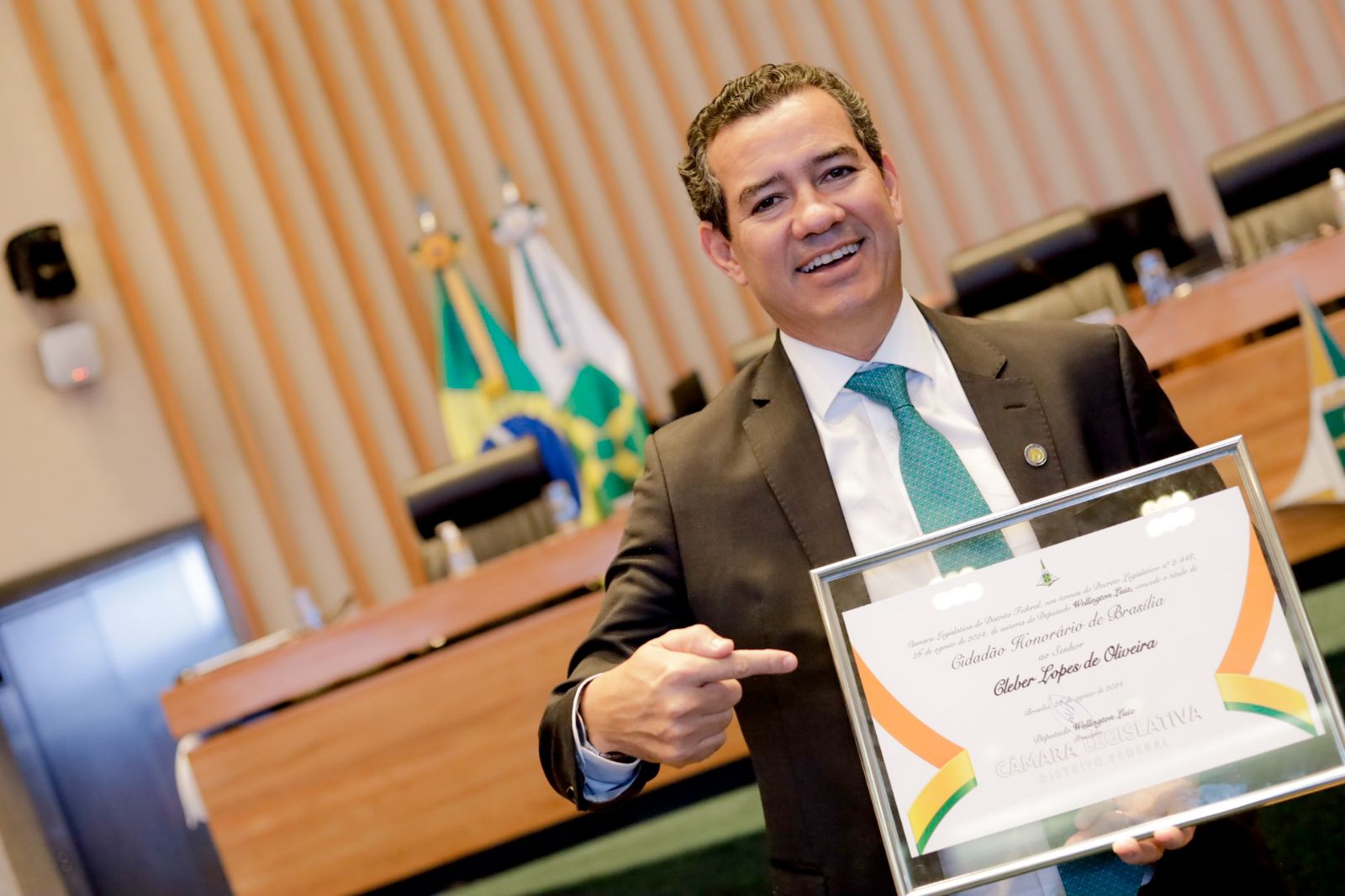 Cleber Lopes recebe título de Cidadão Honorário de Brasília