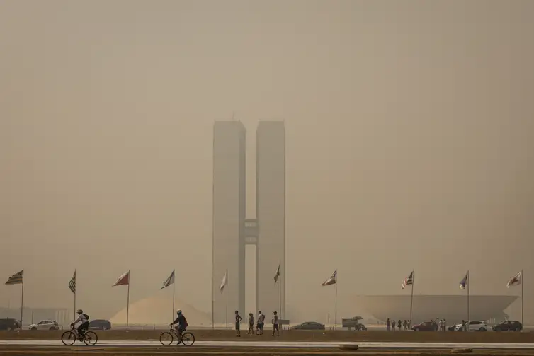 STF autoriza créditos emergenciais para combate aos incêndios no Brasil