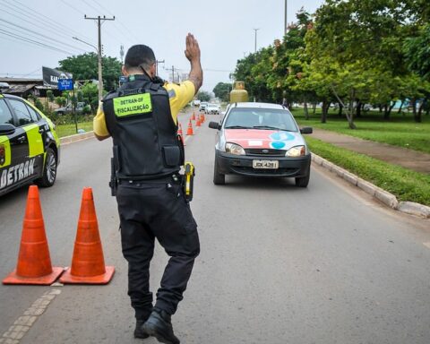 Fiscalização com CRLV atualizado começa nesta terça-feira (1º/10) para placas de finais 1 e 2