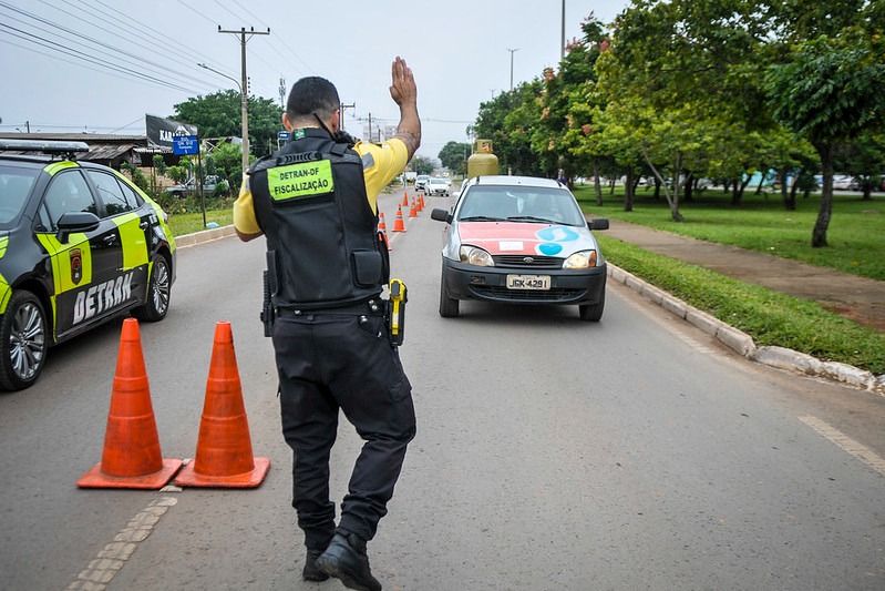 Fiscalização com CRLV atualizado começa nesta terça-feira (1º/10) para placas de finais 1 e 2