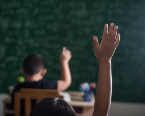 25 escolas do DF suspendem aulas devido à fumaça dos incêndios