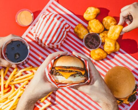 Expansão da Foster's Burger consolida a marca como referência em hambúrguer estilo smash na capital