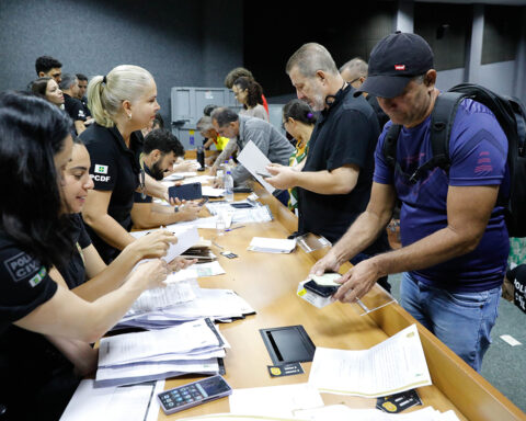 Operação Rastreamento Final recupera 12 celulares por dia no Distrito Federal