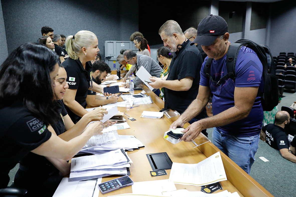 Operação Rastreamento Final recupera 12 celulares por dia no Distrito Federal