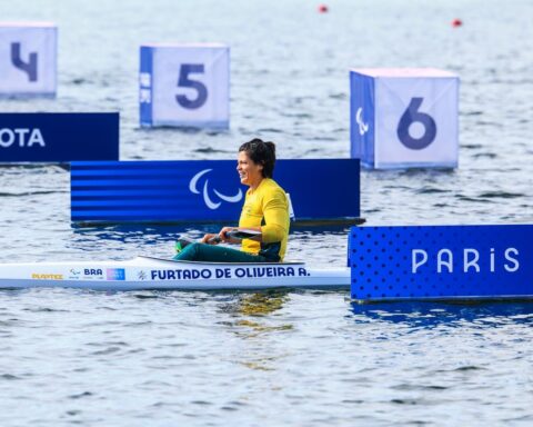 Inspiração e dedicação: A jornada da atleta paralímpica Aline Furtado na educação física