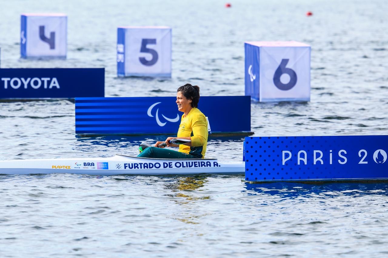 Inspiração e dedicação: A jornada da atleta paralímpica Aline Furtado na educação física