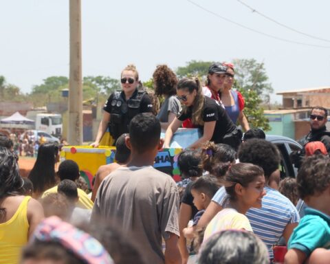 Delegacias de Planaltina promovem ação social no Dia das Crianças com brincadeiras e serviços