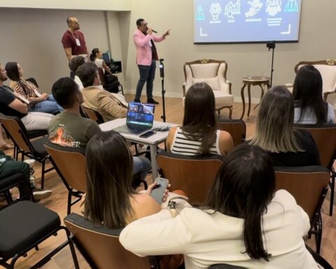 'Entre Vírgulas' promove debate sobre processos eficientes e networking