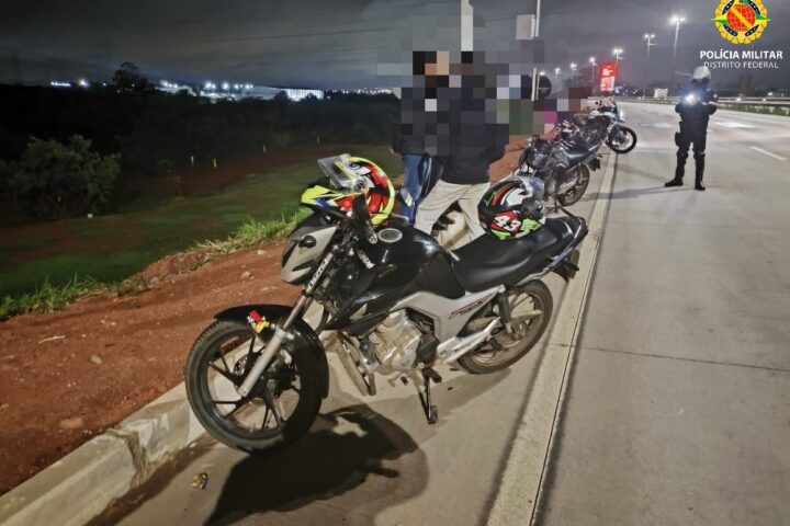 PMDF realiza operação e flagra motociclistas com placas adulteradas realizando manobras perigosas