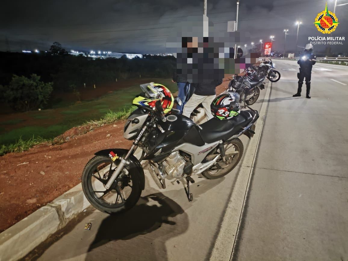 PMDF realiza operação e flagra motociclistas com placas adulteradas realizando manobras perigosas